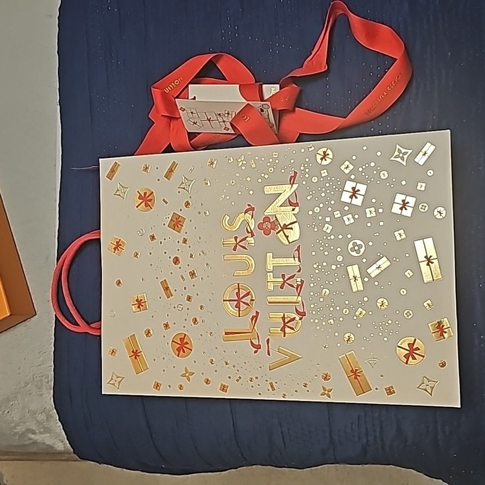 Louis vuitton holiday shopping bag